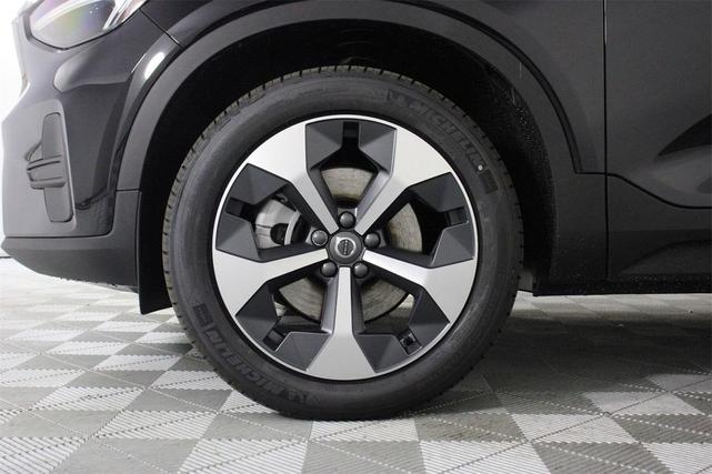 Photo of 2025 Onyx Black Volvo XC40