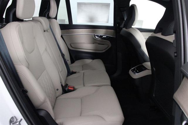 Photo of 2025 Crystal White Volvo XC90