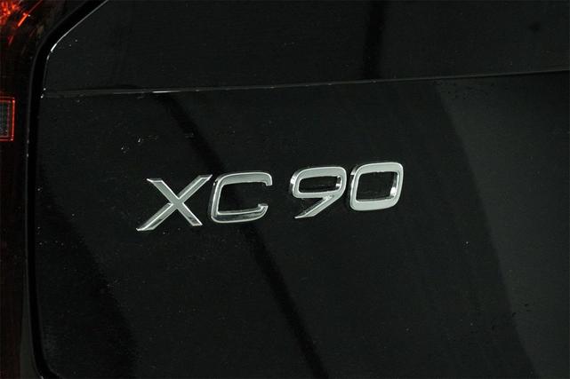 Photo of 2025 Onyx Black Volvo XC90 Plug-In Hybrid