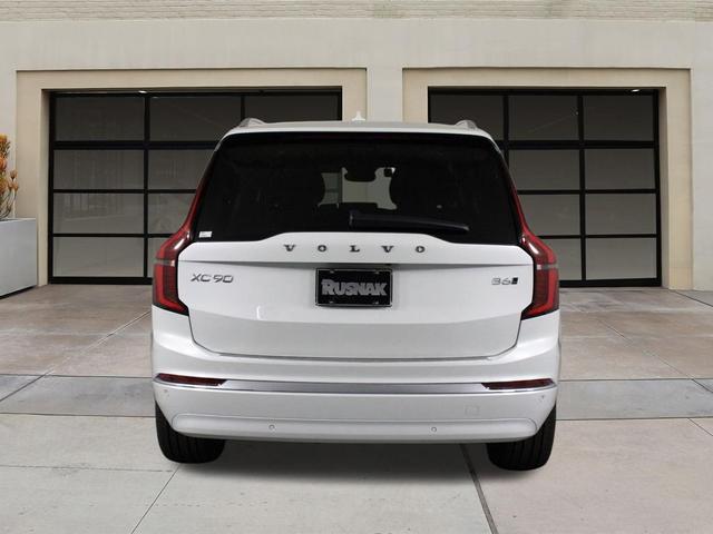 Photo of 2025 Crystal White Volvo XC90