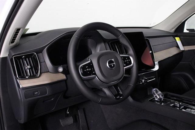 Photo of 2025 Crystal White Volvo XC90