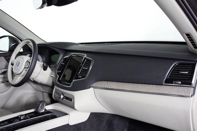 Photo of 2024 Platinum Grey Metallic Volvo XC90 Recharge Plug-In Hybrid
