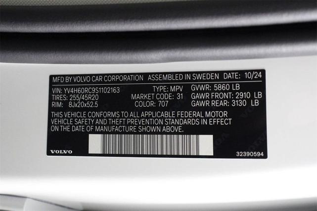 Photo of 2025 Crystal White Volvo XC60 Plug-In Hybrid