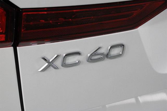 Photo of 2025 Crystal White Volvo XC60 Plug-In Hybrid