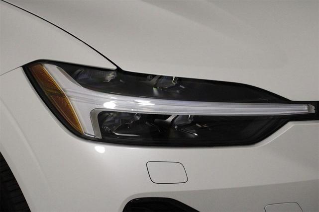 Photo of 2025 Crystal White Volvo XC60 Plug-In Hybrid