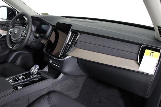 Photo of 2025 Onyx Black Volvo XC90 Plug-In Hybrid