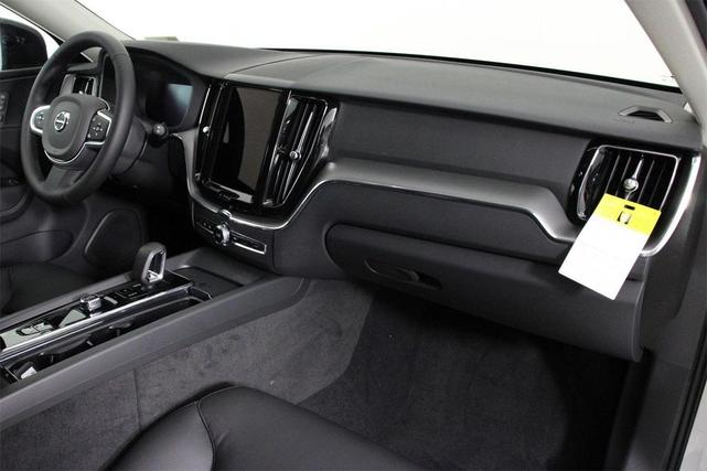 Photo of 2025 Crystal White Volvo XC60