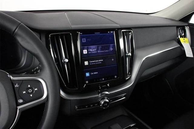 Photo of 2025 Crystal White Volvo XC60