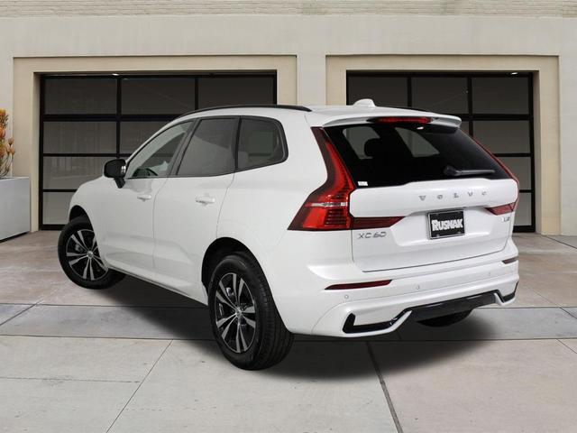 Photo of 2025 Crystal White Volvo XC60