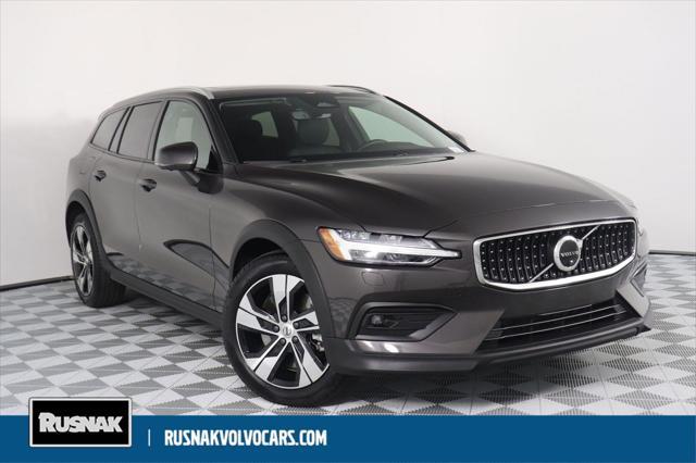 2023 Volvo V60 Cross Country