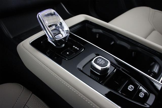 Photo of 2025 Onyx Black Volvo XC90 Plug-In Hybrid