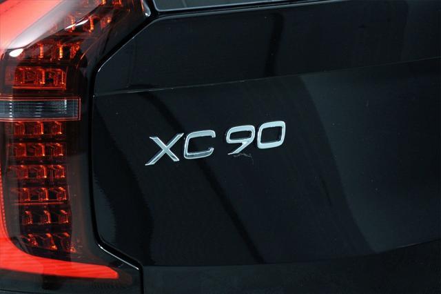 Photo of 2025 Onyx Black Volvo XC90 Plug-In Hybrid