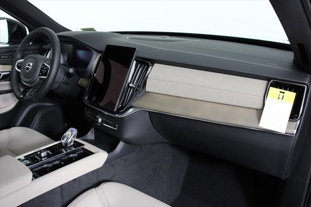 Photo of 2025 Onyx Black Volvo XC90 Plug-In Hybrid