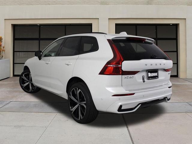 Photo of 2025 Crystal White Volvo XC60