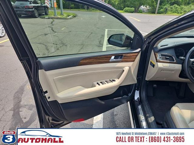 Photo of 2016 Black Hyundai SONATA