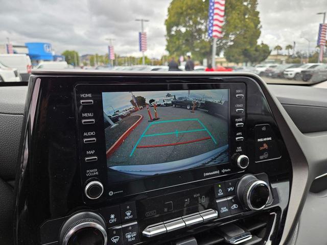 Photo of 2022 Moon Dust Toyota Highlander