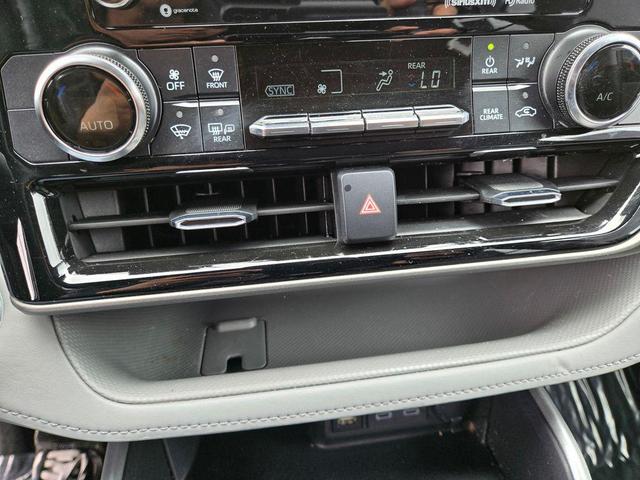 Photo of 2022 Moon Dust Toyota Highlander