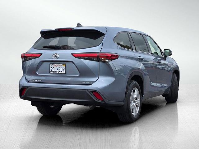 Photo of 2022 Moon Dust Toyota Highlander