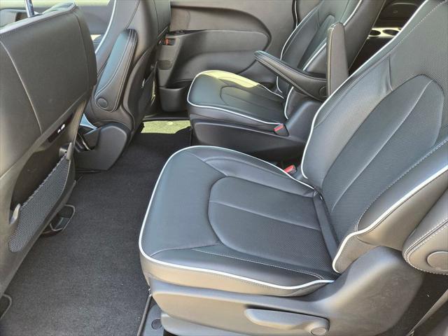 Photo of 2025 Bright White Clearcoat Chrysler Pacifica Hybrid