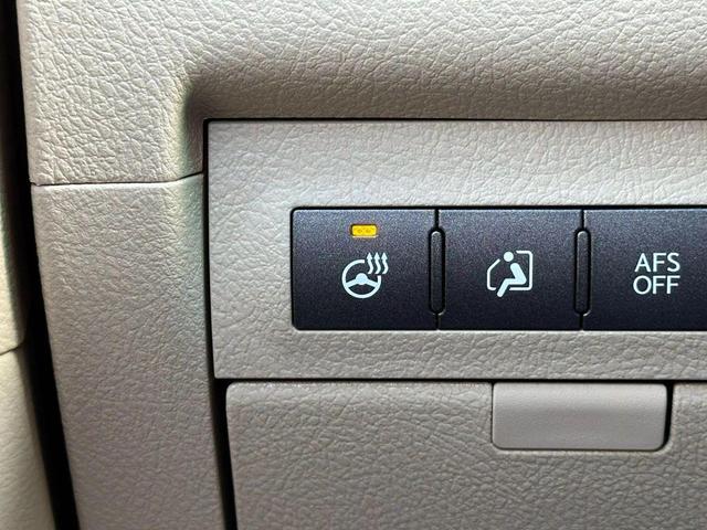 Photo of 2011 Starfire Pearl Lexus LX 570