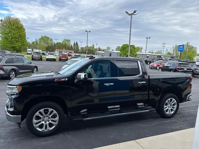 Photo of 2022 Black Chevrolet Silverado 1500