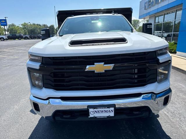 Photo of 2025 Summit White Chevrolet Silverado 3500