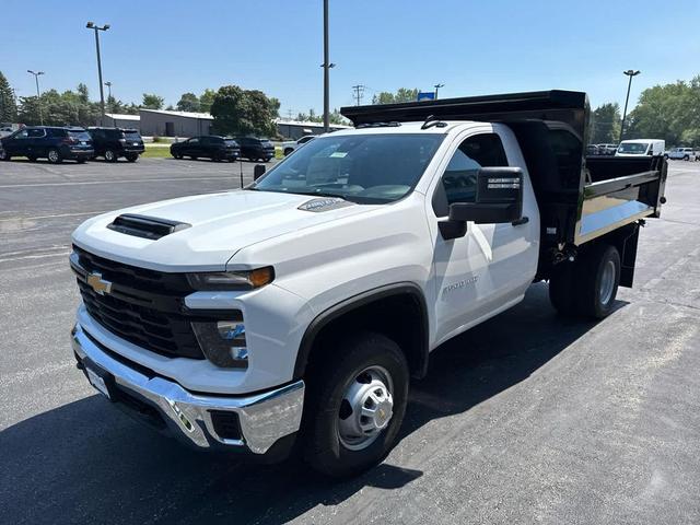 Photo of 2025 Summit White Chevrolet Silverado 3500
