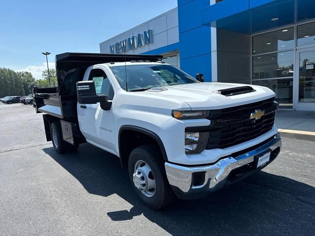 Photo of 2025 Summit White Chevrolet Silverado 3500