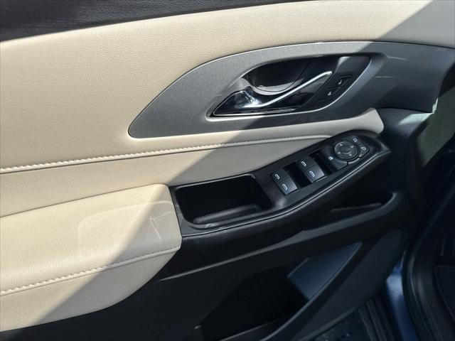 Photo of 2023 Northsky Blue Metallic Chevrolet Traverse