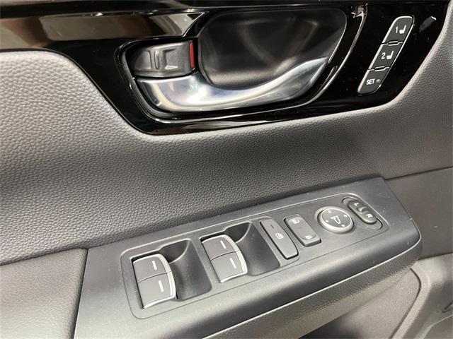 Photo of 2026 Platinum White Pearl Honda CR-V