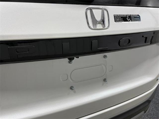 Photo of 2025 Platinum White Pearl Honda Pilot