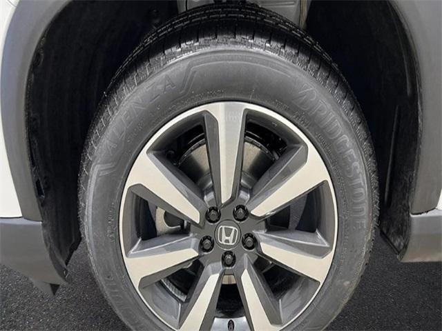 Photo of 2025 Platinum White Pearl Honda Pilot