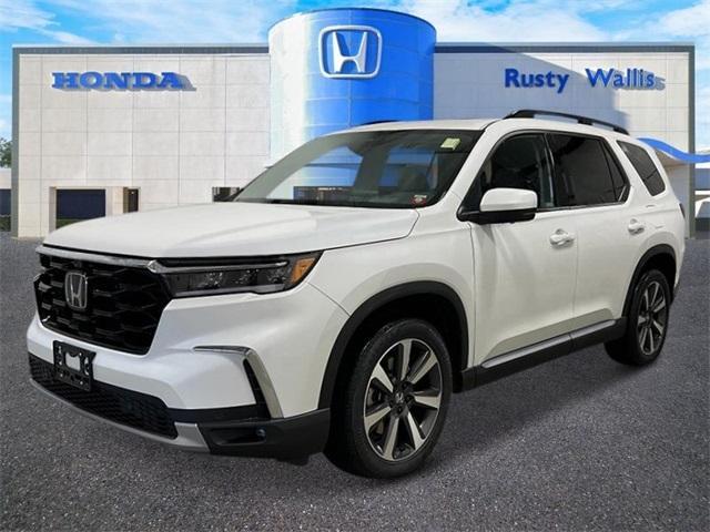Photo of 2025 Platinum White Pearl Honda Pilot