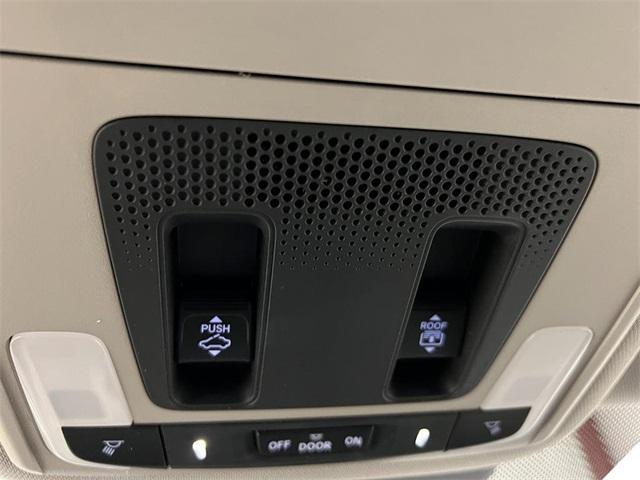 Photo of 2025 Platinum White Pearl Honda Pilot