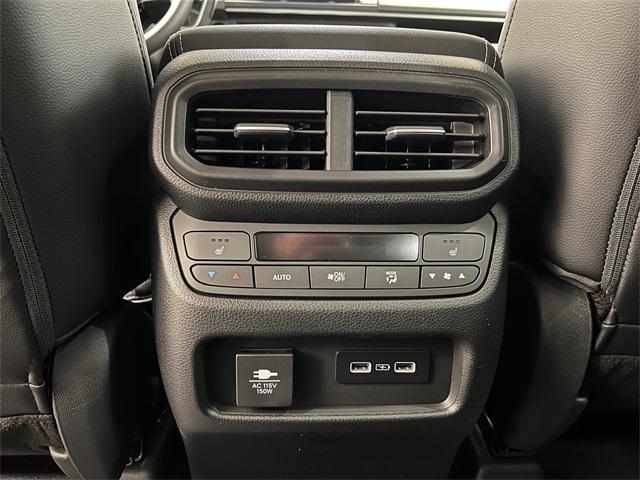 Photo of 2025 Platinum White Pearl Honda Pilot