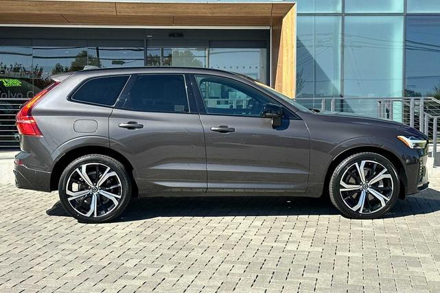 Photo of 2022 Platinum Gray Metallic Volvo XC60
