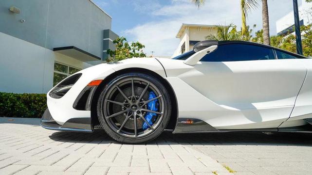 Photo of 2021 Silica White McLaren 765LT