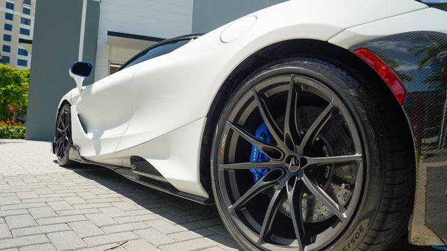 Photo of 2021 Silica White McLaren 765LT
