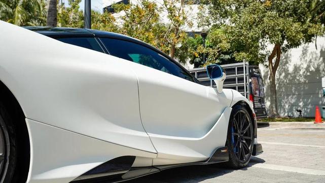 Photo of 2021 Silica White McLaren 765LT