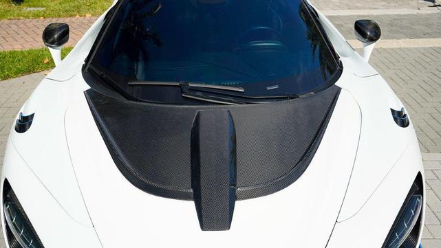 Photo of 2021 Silica White McLaren 765LT