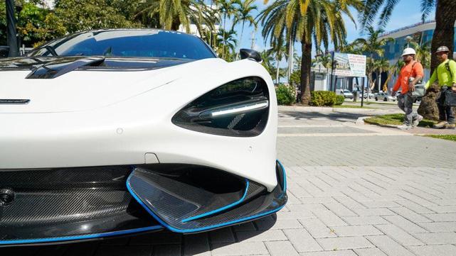 Photo of 2021 Silica White McLaren 765LT