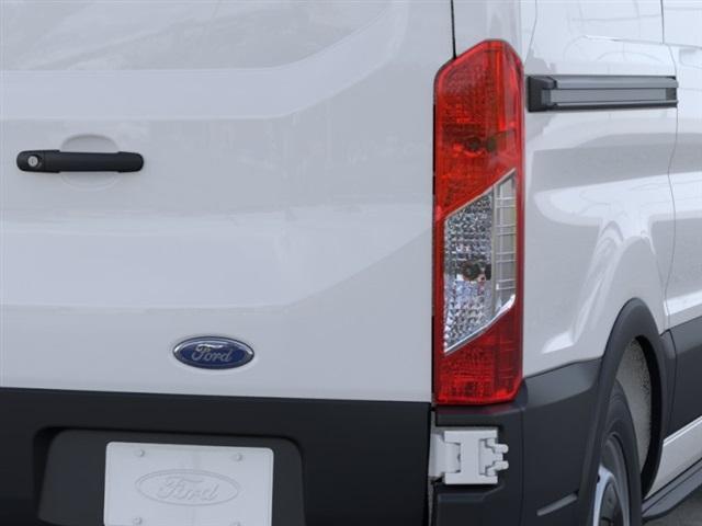 Photo of 2025 Oxford White Ford Transit-250