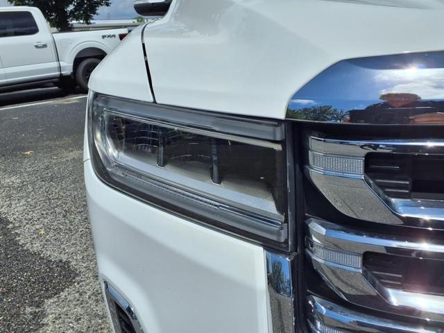 Photo of 2023 Summit White GMC Acadia