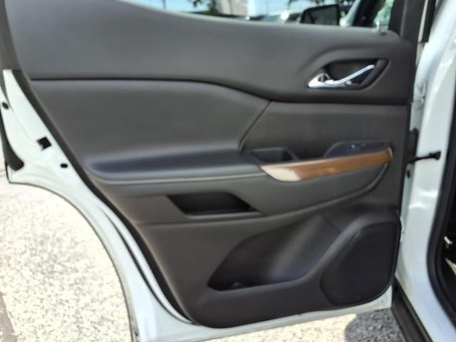 Photo of 2023 Summit White GMC Acadia