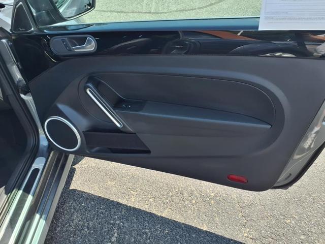 Photo of 2019 Platinum Gray Metallic w/ Brown Roof Volkswagen Beetle