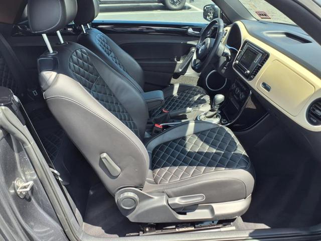 Photo of 2019 Platinum Gray Metallic w/ Brown Roof Volkswagen Beetle