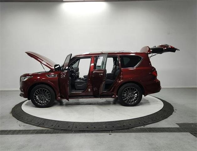 Photo of 2022 Coulis Red INFINITI QX80