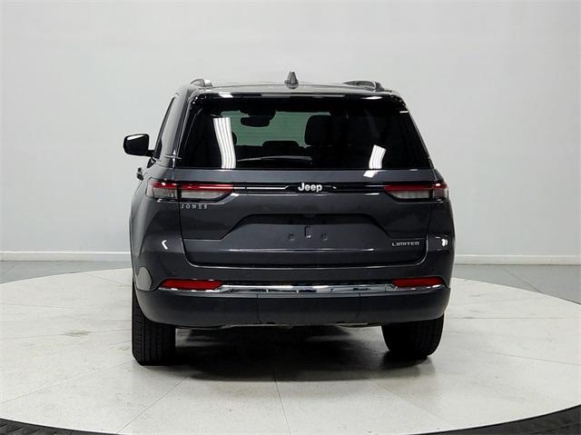Photo of 2024 Metallic Jeep Grand Cherokee