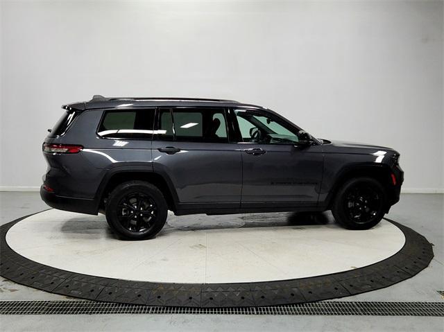 Photo of 2024 Metallic Jeep Grand Cherokee L