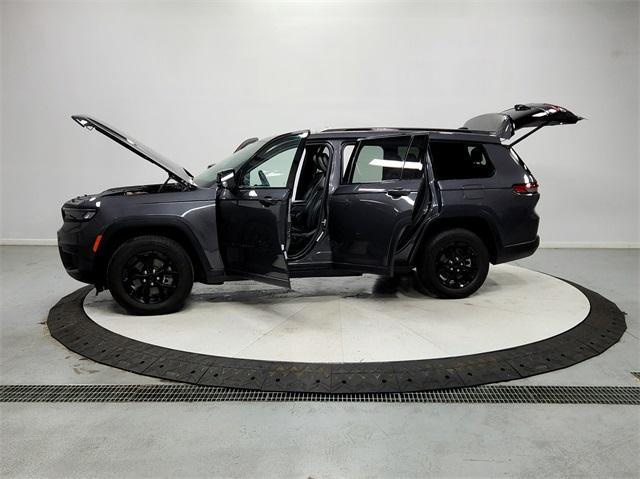 Photo of 2024 Metallic Jeep Grand Cherokee L